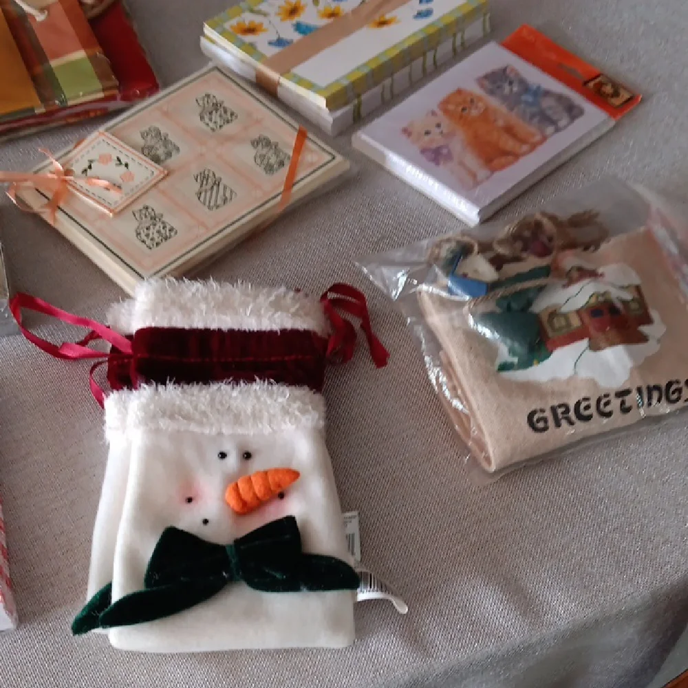 Festive Holiday Gift Bags and Cards Set